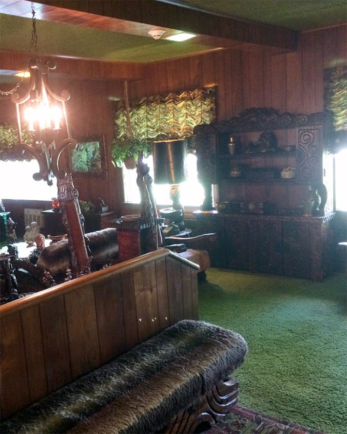 Frozen In Time: Graceland's den in 2016 essentially looks the same as it did in 1977. According to legend, Elvis bought the Witco furnishings after his father commented that it was ugliest furniture he had ever seen. (Photo by Wellsy.)